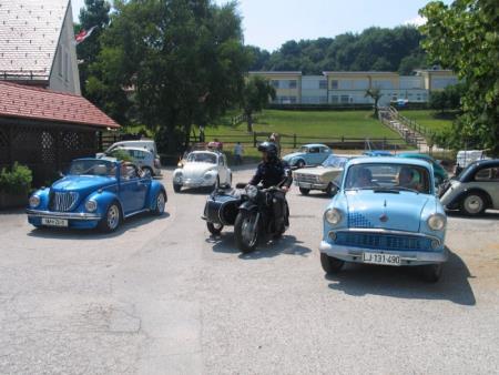 Razstava starodobnih vozil in vožnja po občini 20